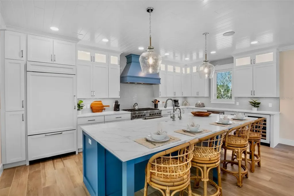 135 Avenida Veneccia Sarasota FL 34242