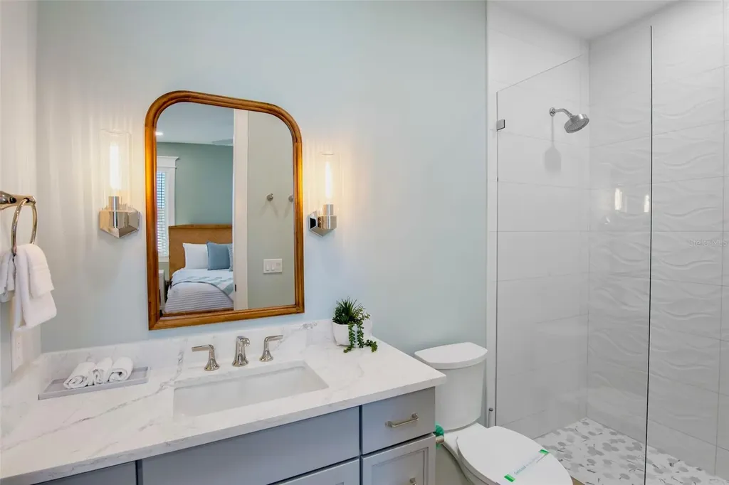 135 Avenida Veneccia Sarasota FL 34242