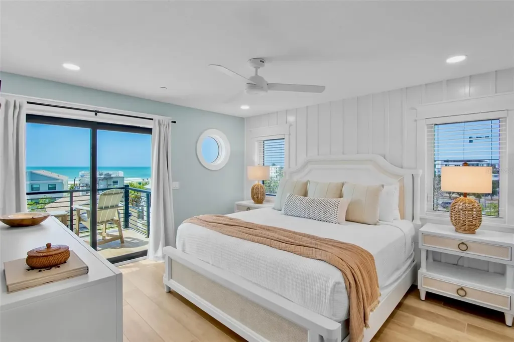 135 Avenida Veneccia Sarasota FL 34242