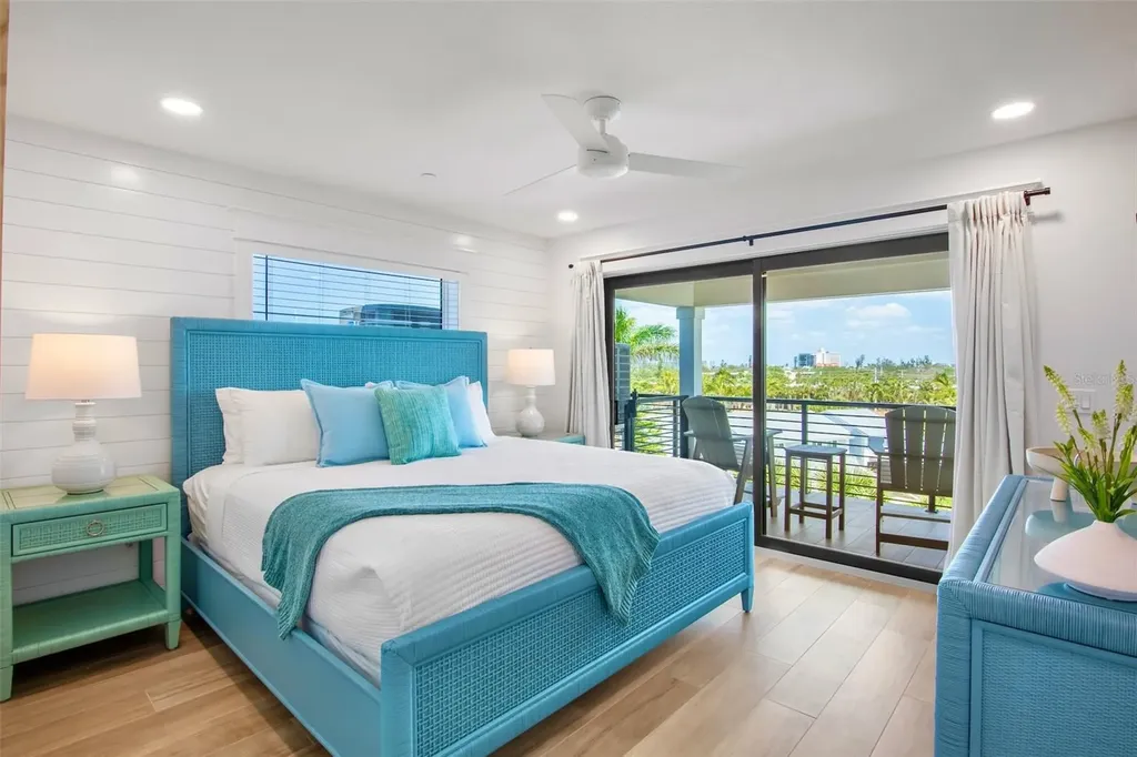 135 Avenida Veneccia Sarasota FL 34242