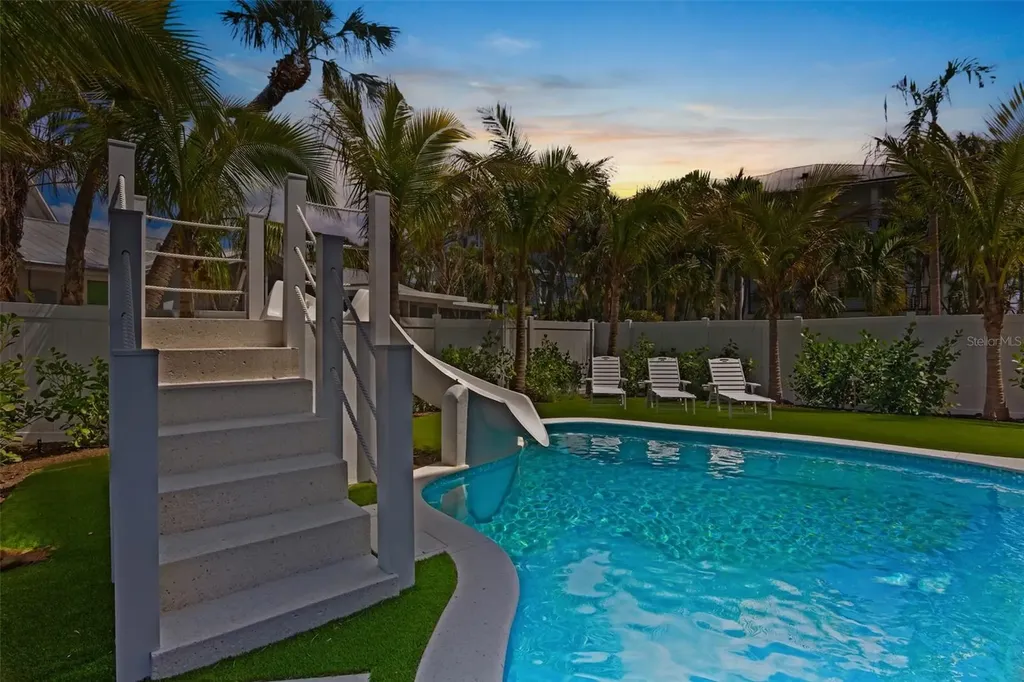 135 Avenida Veneccia Sarasota FL 34242