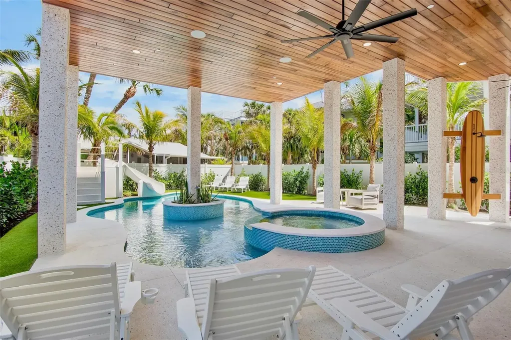135 Avenida Veneccia Sarasota FL 34242