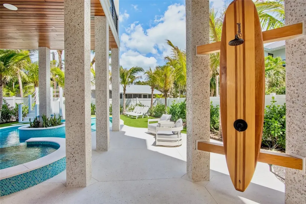 135 Avenida Veneccia Sarasota FL 34242