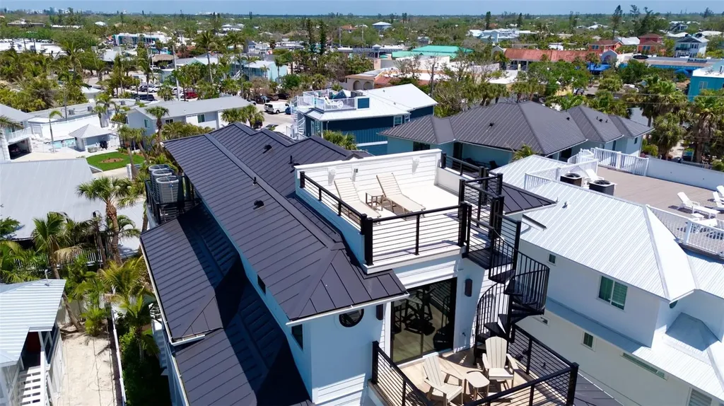 135 Avenida Veneccia Sarasota FL 34242