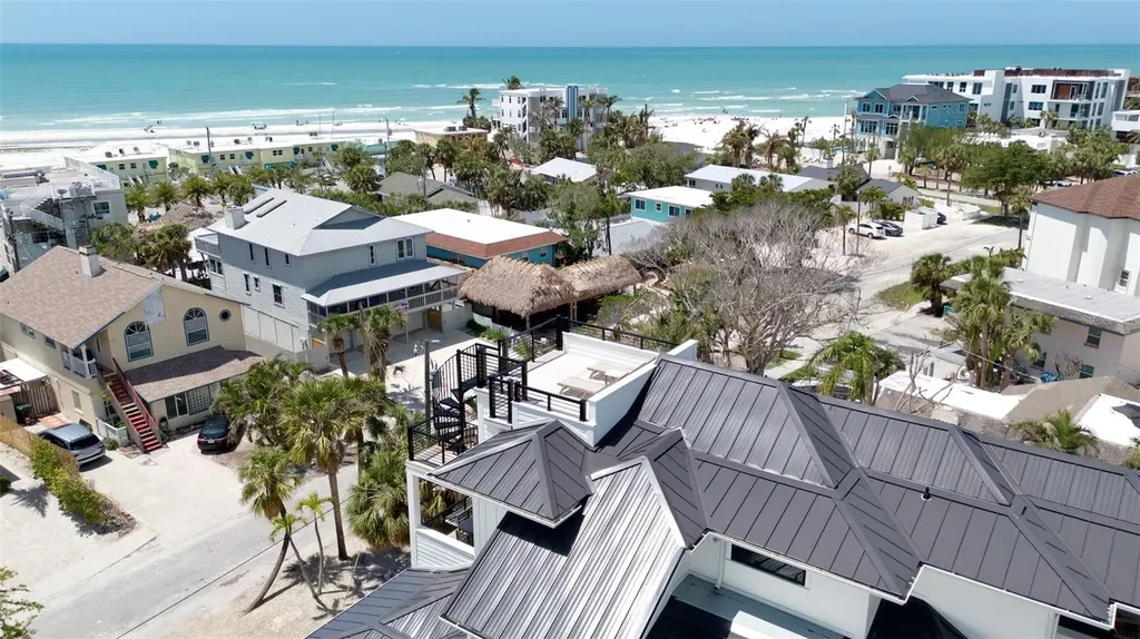 135 Avenida Veneccia Sarasota FL 34242