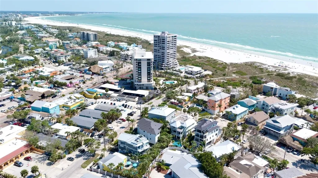 135 Avenida Veneccia Sarasota FL 34242