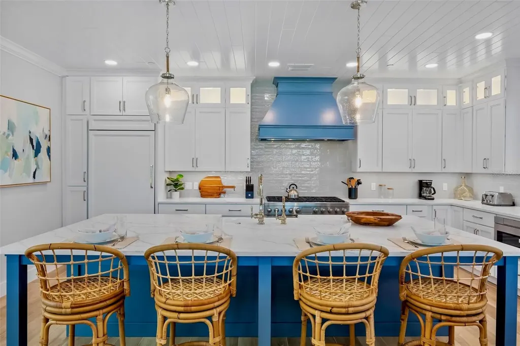 135 Avenida Veneccia Sarasota FL 34242