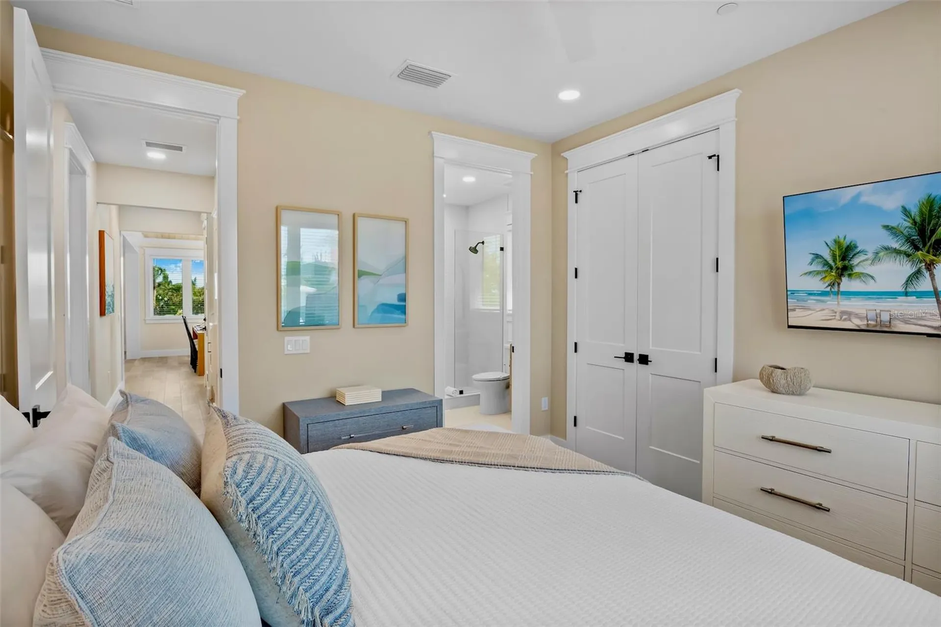 135 Avenida Veneccia Sarasota FL 34242