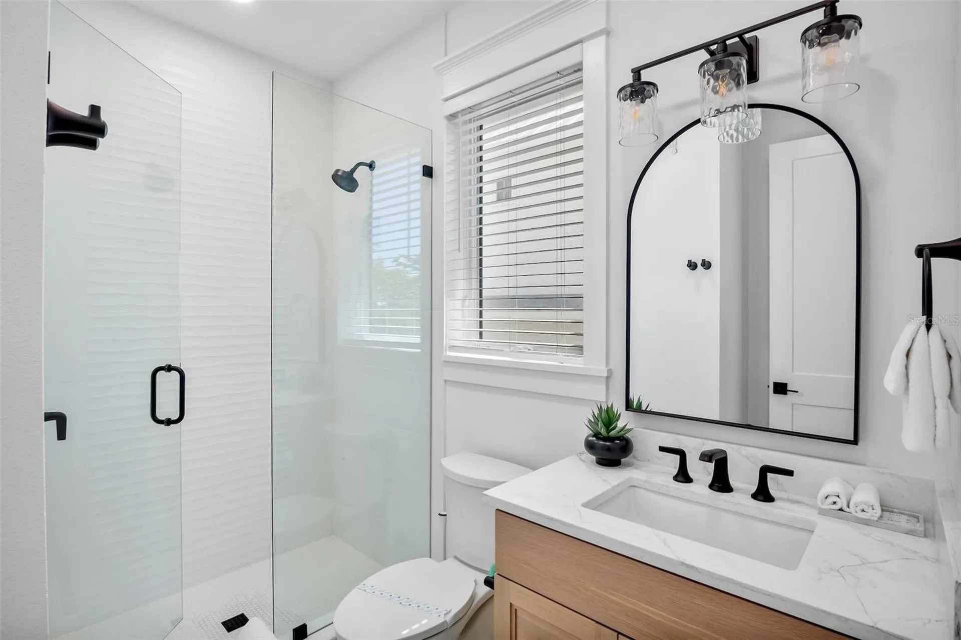 135 Avenida Veneccia Sarasota FL 34242