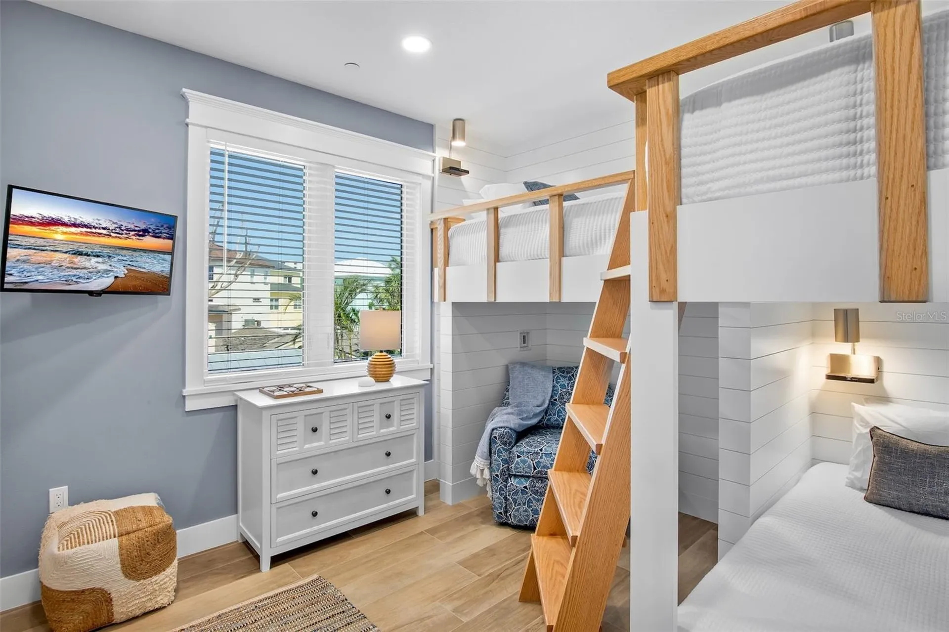 135 Avenida Veneccia Sarasota FL 34242