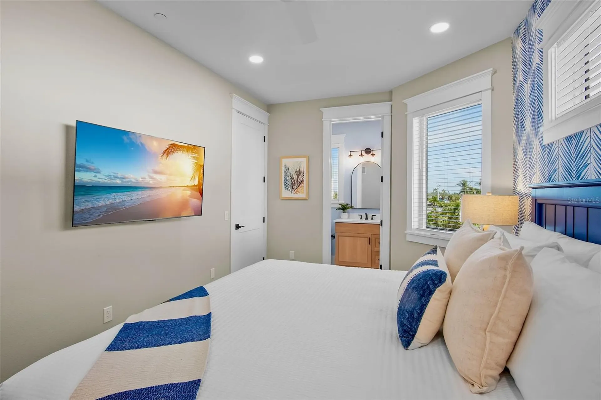 135 Avenida Veneccia Sarasota FL 34242