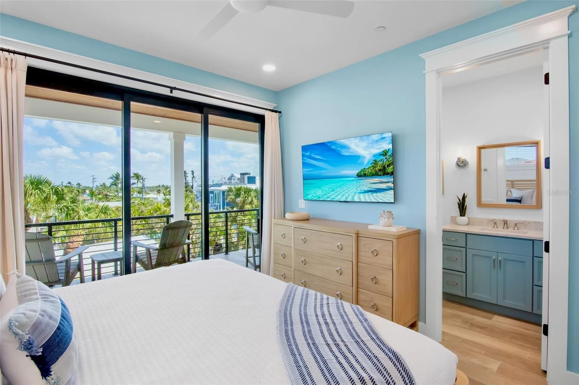 135 Avenida Veneccia Sarasota FL 34242
