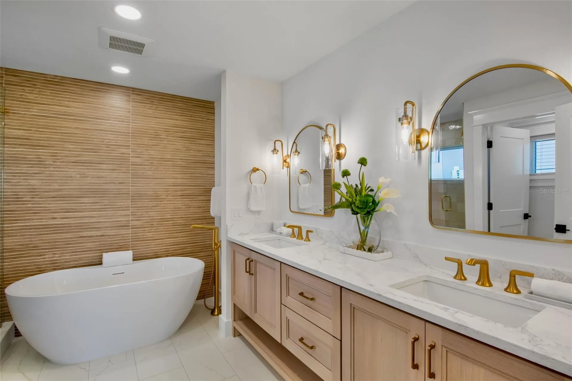 135 Avenida Veneccia Sarasota FL 34242