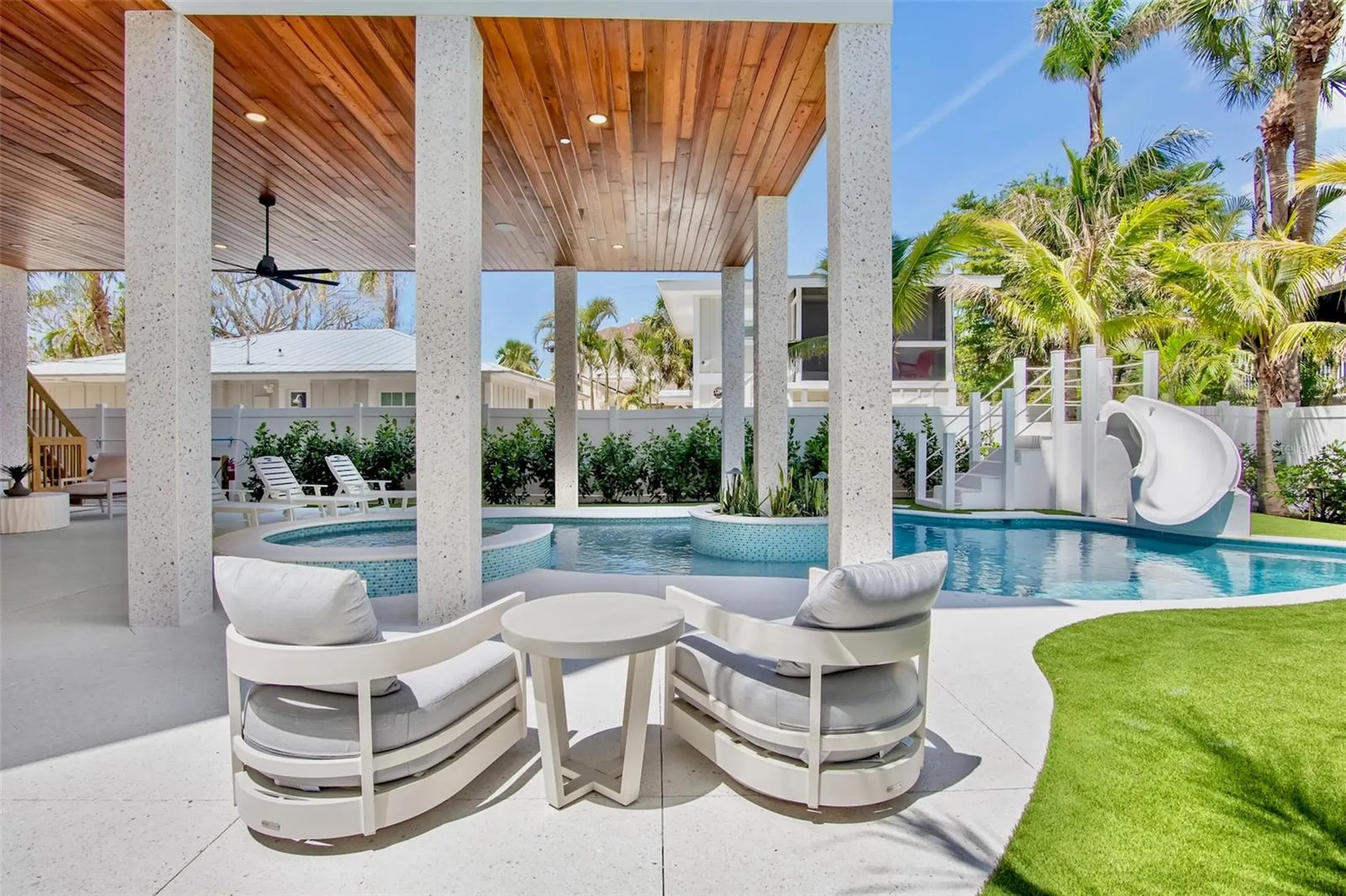 135 Avenida Veneccia Sarasota FL 34242