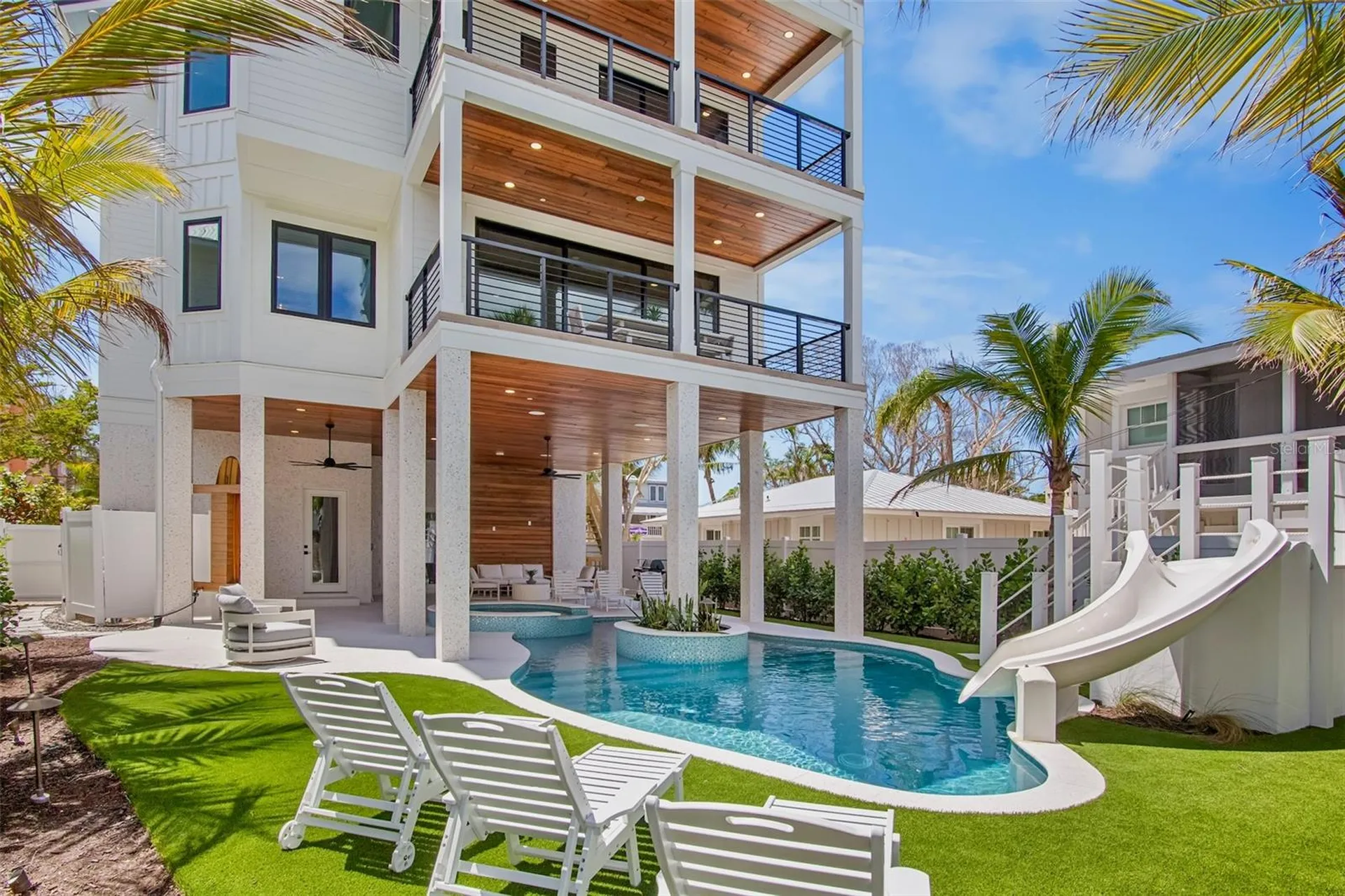 135 Avenida Veneccia Sarasota FL 34242