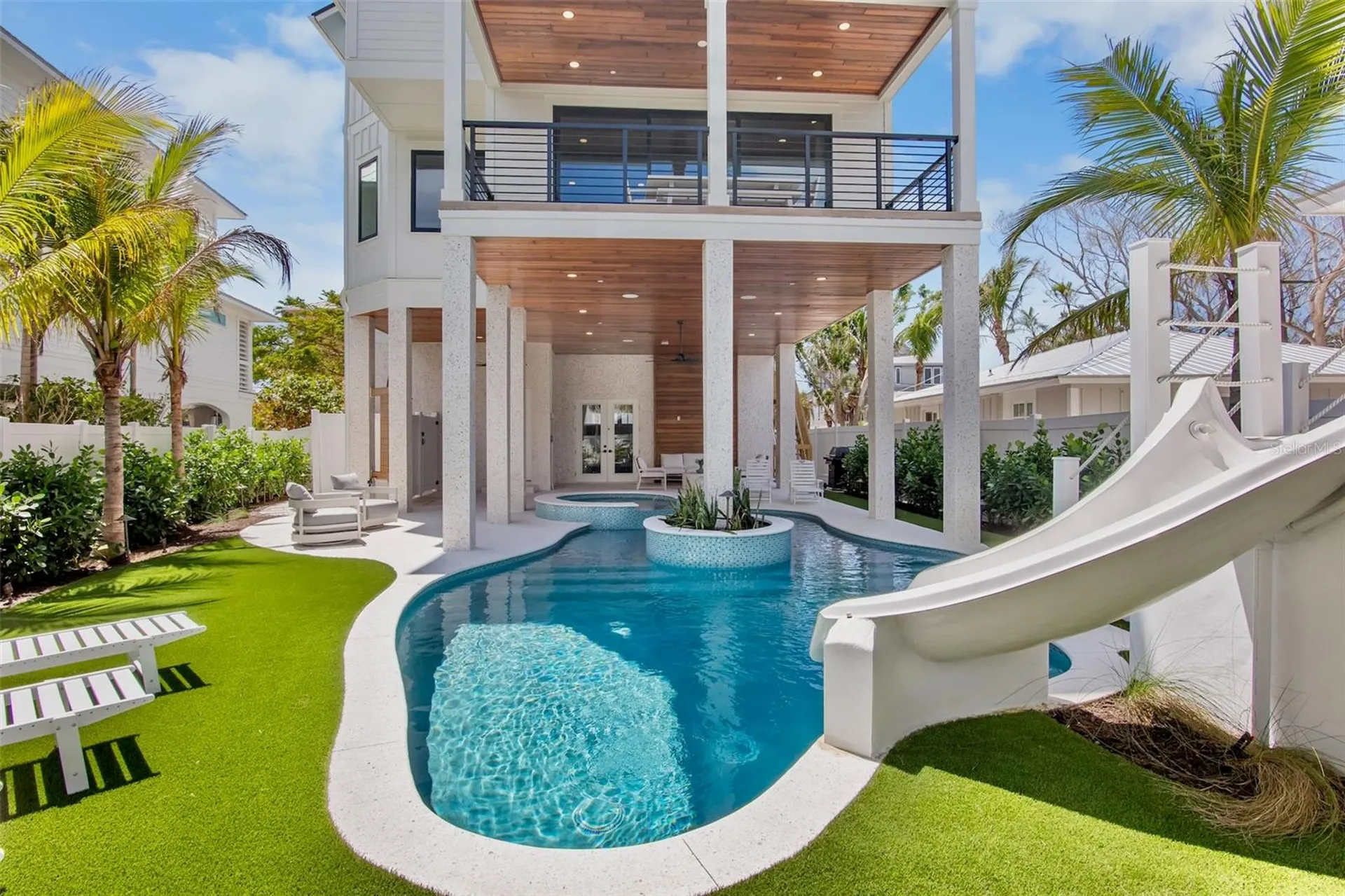 135 Avenida Veneccia Sarasota FL 34242