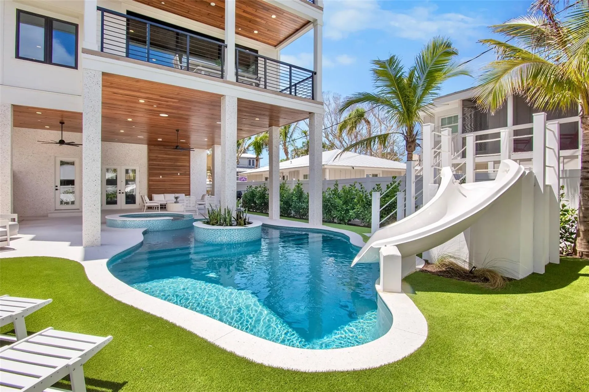 135 Avenida Veneccia Sarasota FL 34242