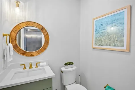 135 Avenida Veneccia Sarasota FL 34242