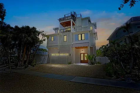 135 Avenida Veneccia Sarasota FL 34242