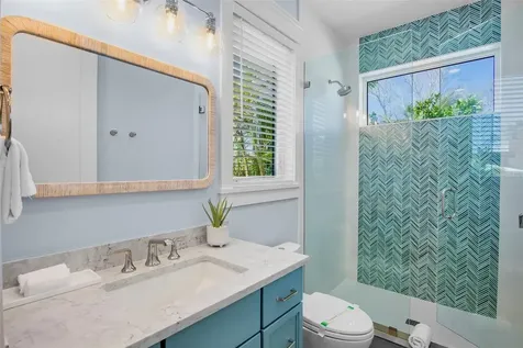 135 Avenida Veneccia Sarasota FL 34242