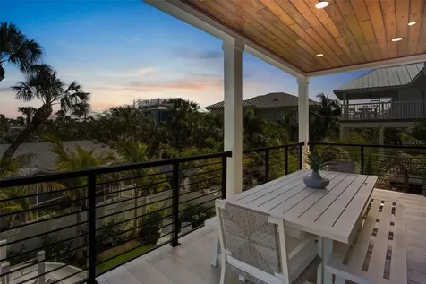 135 Avenida Veneccia Sarasota FL 34242