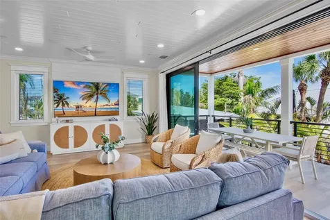 135 Avenida Veneccia Sarasota FL 34242