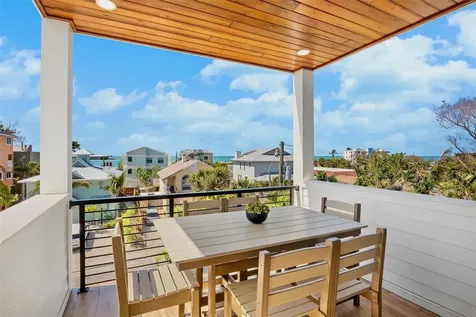 135 Avenida Veneccia Sarasota FL 34242