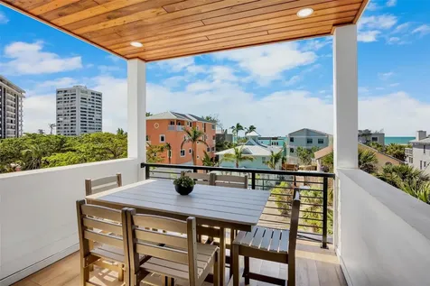 135 Avenida Veneccia Sarasota FL 34242