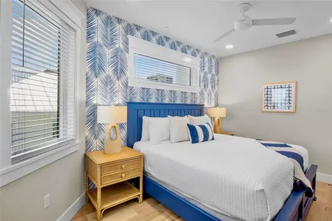 135 Avenida Veneccia Sarasota FL 34242
