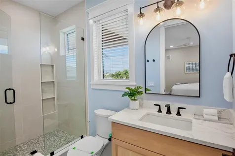 135 Avenida Veneccia Sarasota FL 34242