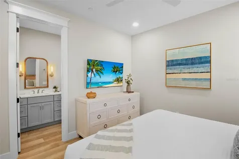 135 Avenida Veneccia Sarasota FL 34242