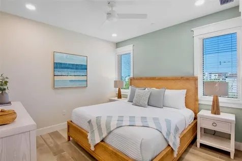 135 Avenida Veneccia Sarasota FL 34242