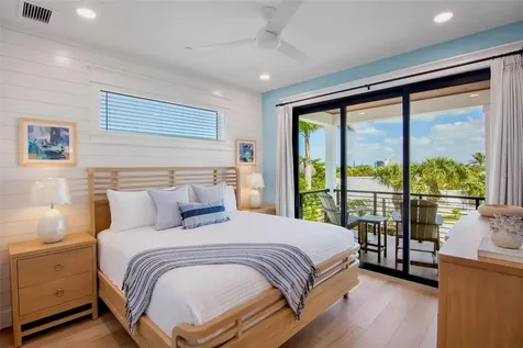 135 Avenida Veneccia Sarasota FL 34242