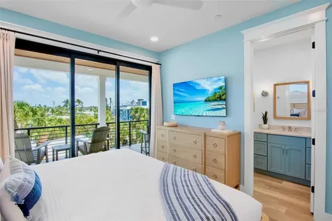 135 Avenida Veneccia Sarasota FL 34242
