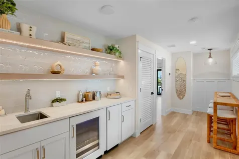 135 Avenida Veneccia Sarasota FL 34242