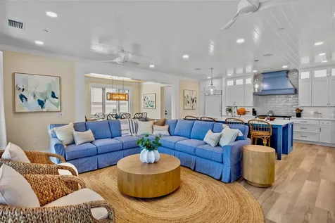 135 Avenida Veneccia Sarasota FL 34242