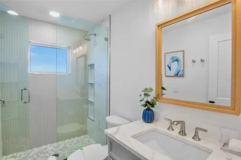 135 Avenida Veneccia Sarasota FL 34242