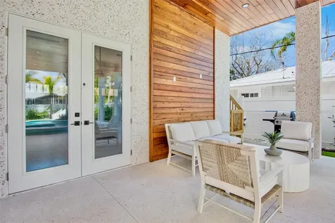 135 Avenida Veneccia Sarasota FL 34242