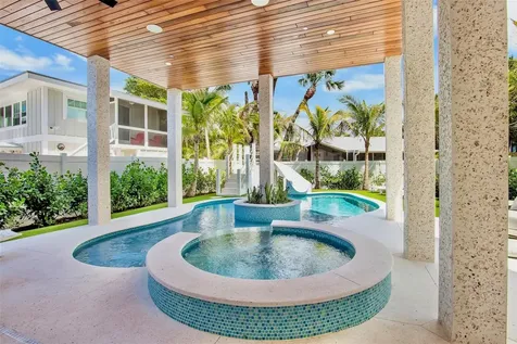 135 Avenida Veneccia Sarasota FL 34242