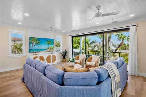 135 Avenida Veneccia Sarasota FL 34242