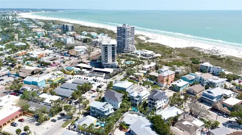 135 Avenida Veneccia Sarasota FL 34242