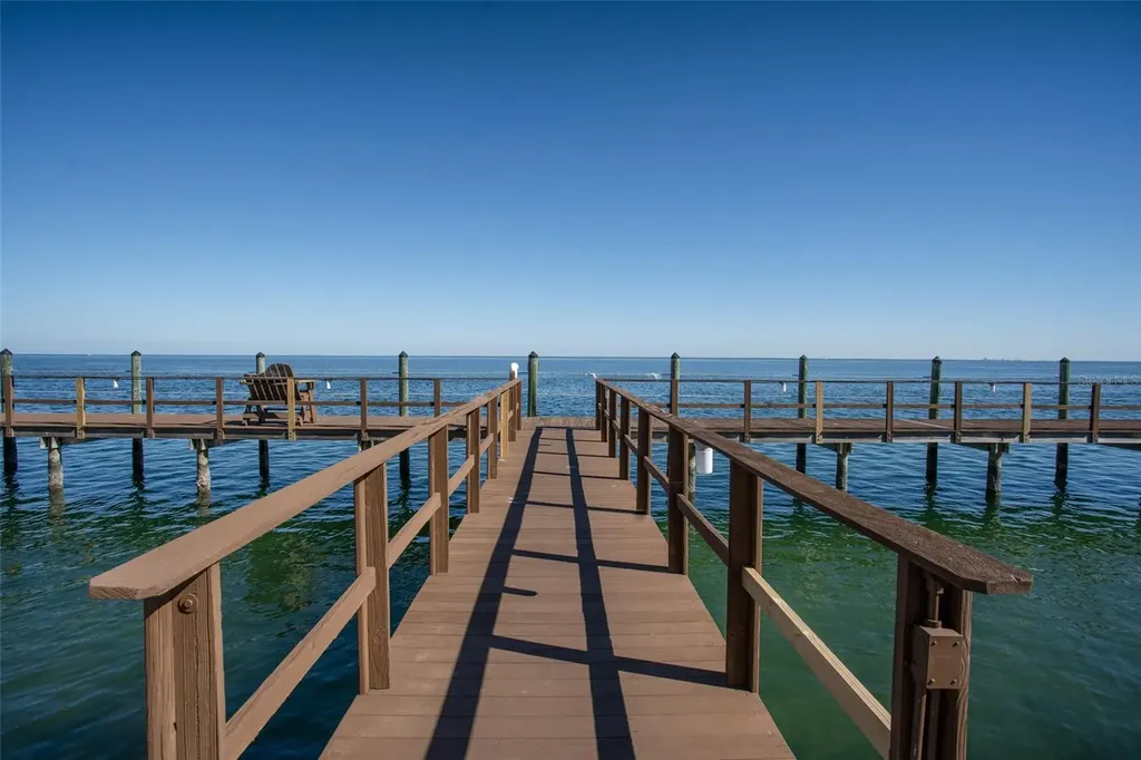 237 Seahorse Drive SE St Petersburg FL 33705