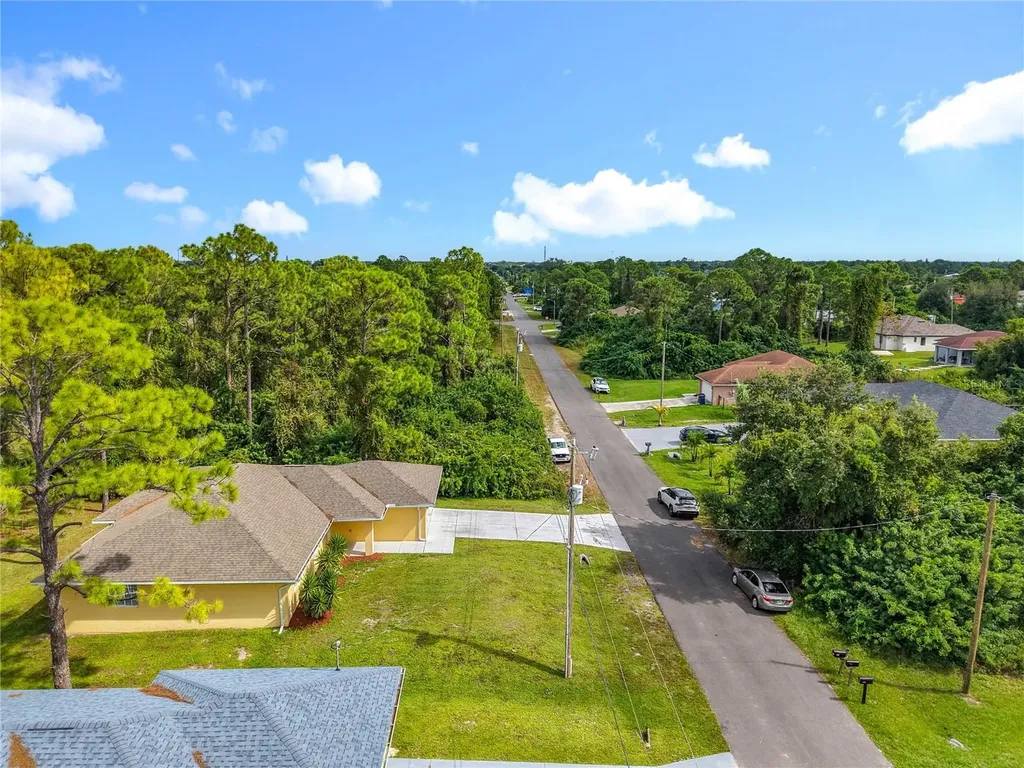 2812 4th Street SW Lehigh Acres FL 33976