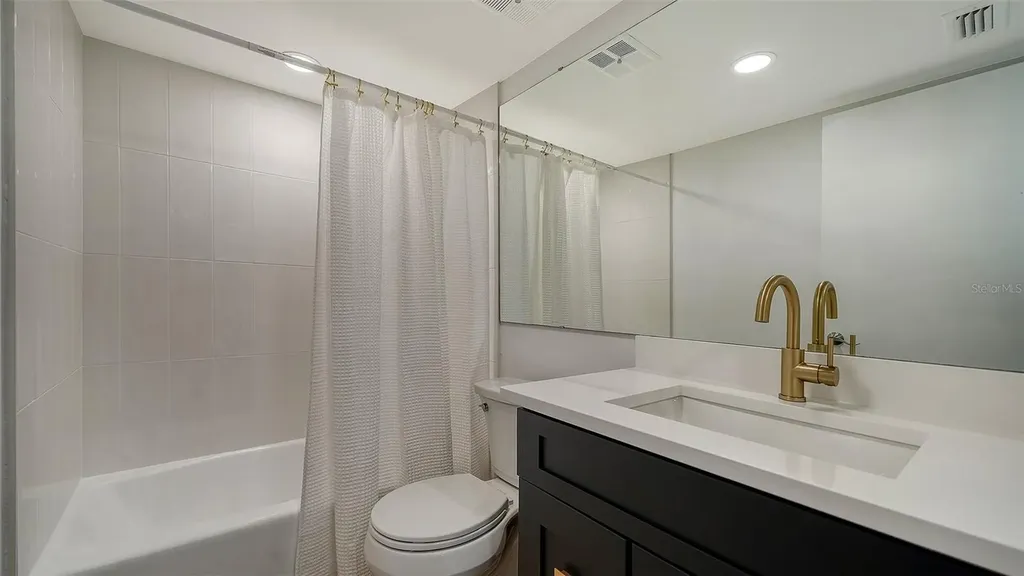 5027 Kestral Park Sarasota FL 34231