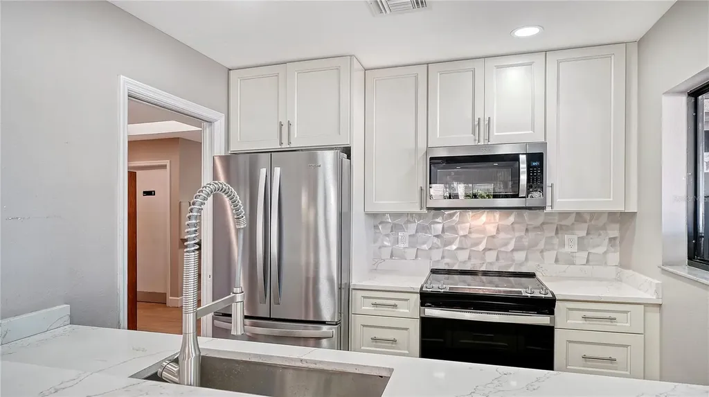 5027 Kestral Park Sarasota FL 34231
