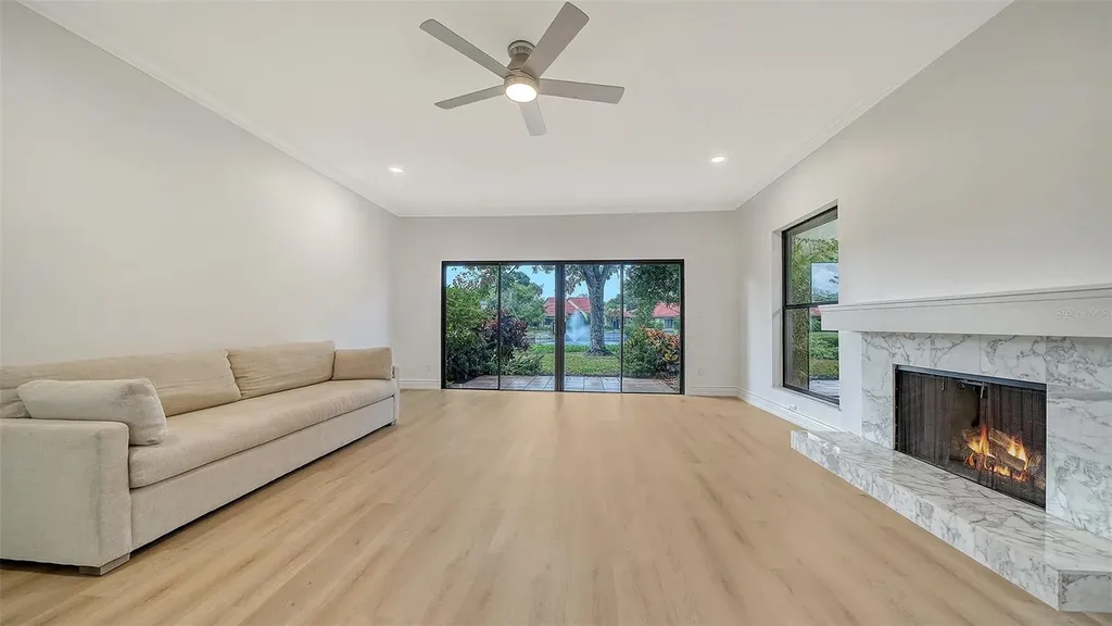 5027 Kestral Park Sarasota FL 34231