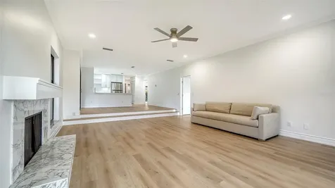 5027 Kestral Park Sarasota FL 34231