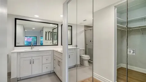 5027 Kestral Park Sarasota FL 34231