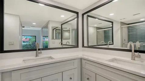 5027 Kestral Park Sarasota FL 34231