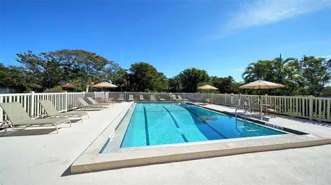 5027 Kestral Park Sarasota FL 34231
